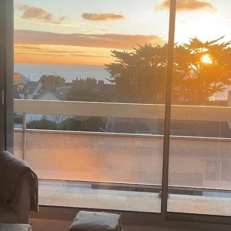 Appartement Vue Mer Proche Plage Et Centre Granville Esterno foto